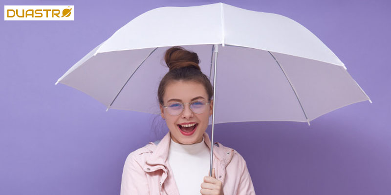 Indoor Umbrella Opening: Superstitions and Insights 